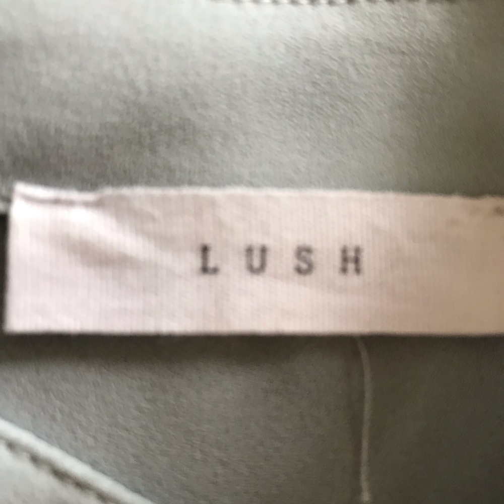 Lush sleeveless top - Picture 3 of 4